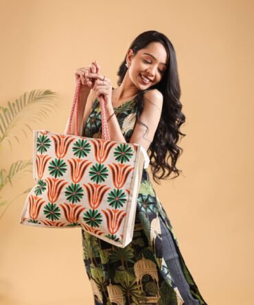 Elysian Tote – Where Artistry Meets Purpose